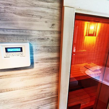 Sauna, Big Jacuzzi , Khreshchatyk Apartments Kyiv Exterior foto