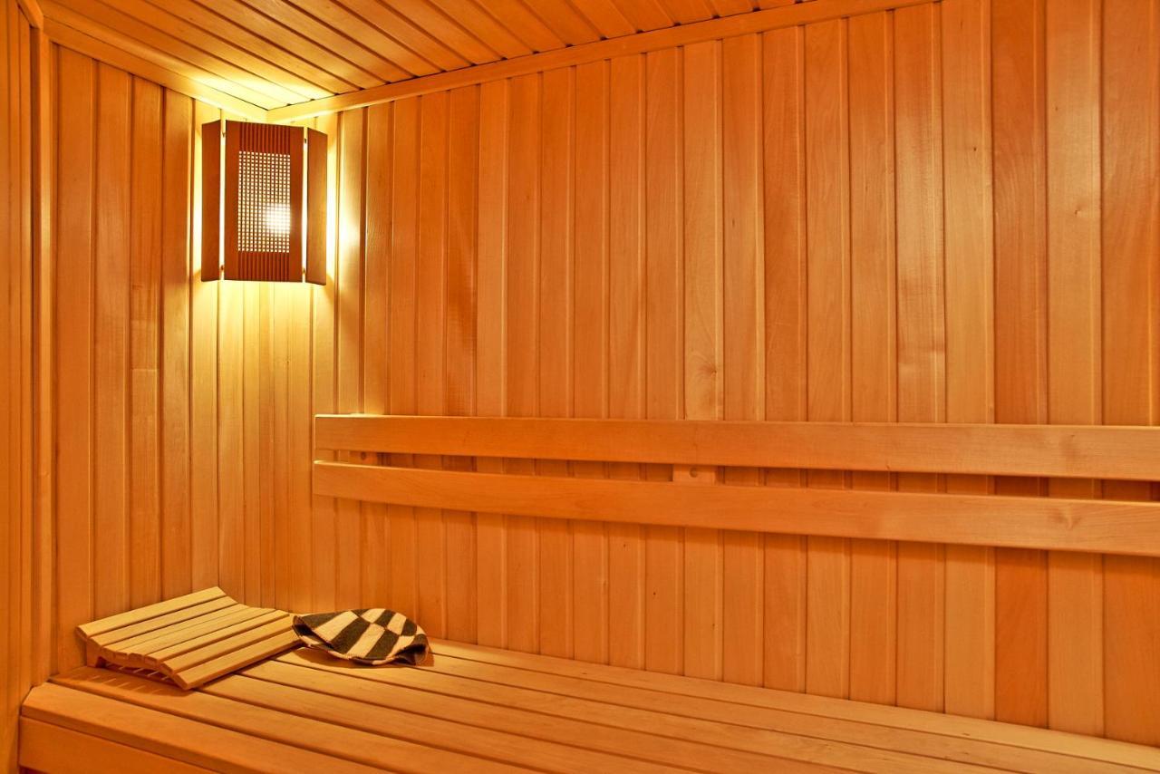 Sauna, Big Jacuzzi , Khreshchatyk Apartments Kyiv Exterior foto